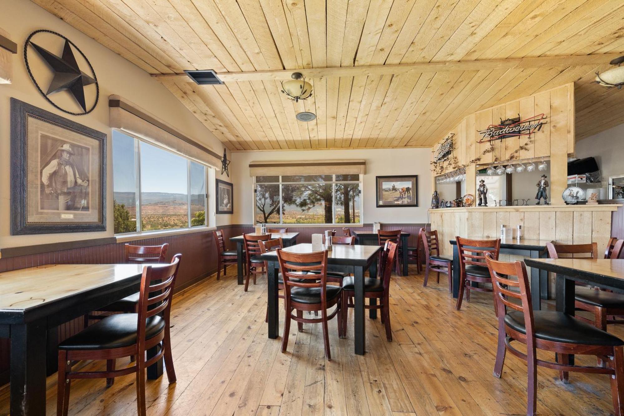 Broken Spur Inn&Steakhouse Torrey Bagian luar foto