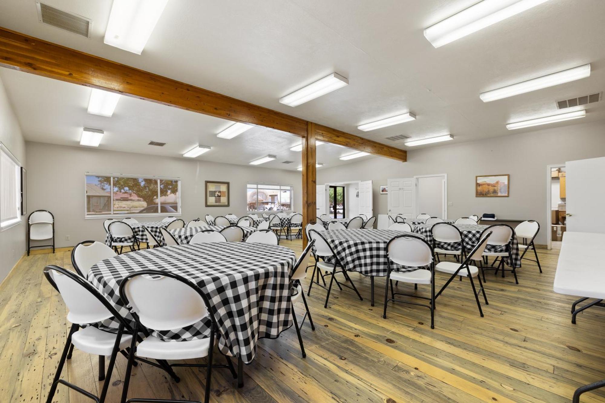Broken Spur Inn&Steakhouse Torrey Bagian luar foto
